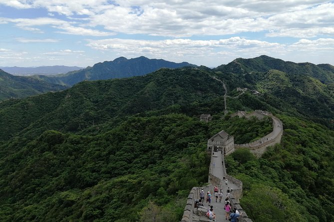 Mutianyu Great Wall Tour sedan - Getting from the parking area to the wall