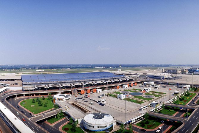 Private Arrival Transfer: Beijing Airport (PEK or PKX) to Hotel - Meeting your driver after customs
