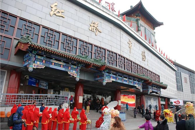 Private Beijing Markets Tour with Tea Tasting at Hongqiao Pearl Market - Panjiayuan: two hours among 3,000 stalls