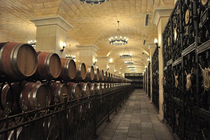 Private Changyu Chateau Wine Tasting Tour and Mutianyu Great Wall Visit - Chinese lunch between the Wall and the winery