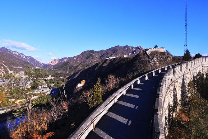 Private Day Tour of Juyongguan Great Wall and Sacred Way from Beijing - The silk museum stop on the way back