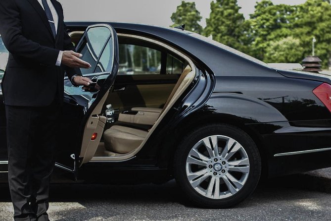 Private Round-Trip Transfer between Airport and Hotel - How much value do you get for $58?