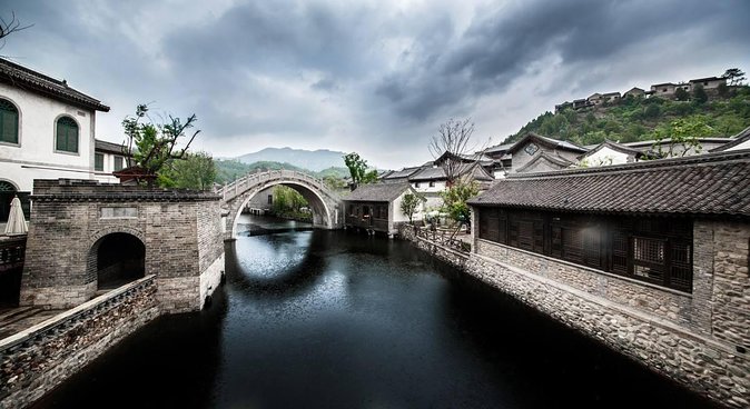 Private Tour to Gubei Water Town and Simatai Great Wall with Cable Car and Lunch - Lunch before the wall