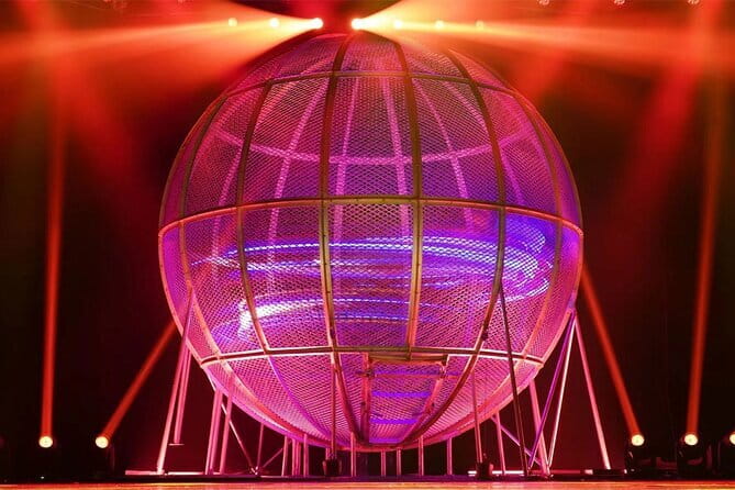 Red Theater Beijing Acrobatic Show Tickets Discount - The 60-minute program, from acrobatics to opera-style drama