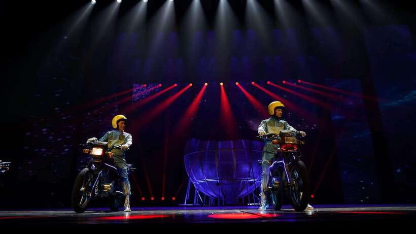 Red Theatre Beijing Acrobatic Show Tickets - Pairing the show with the Temple of Heaven