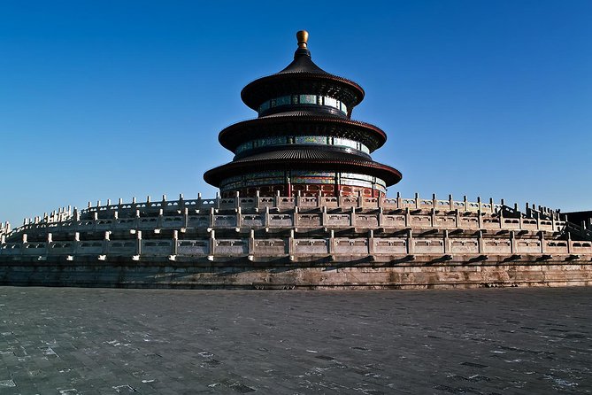 Temple of Heaven and Tai Chi Tour - Learning tai chi from a local master