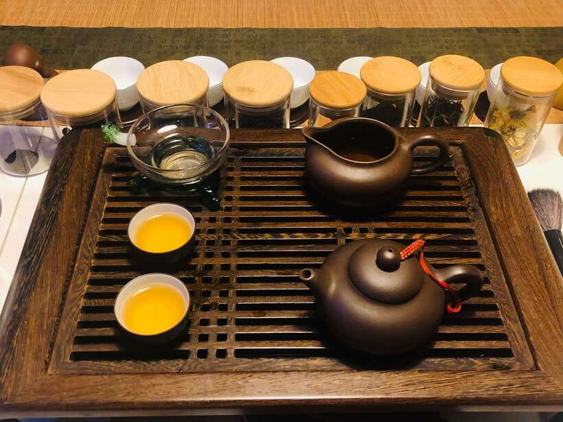 Traditional Chinese Tea Ceremony Experience - The opening ritual: warming the pot and reading the leaves