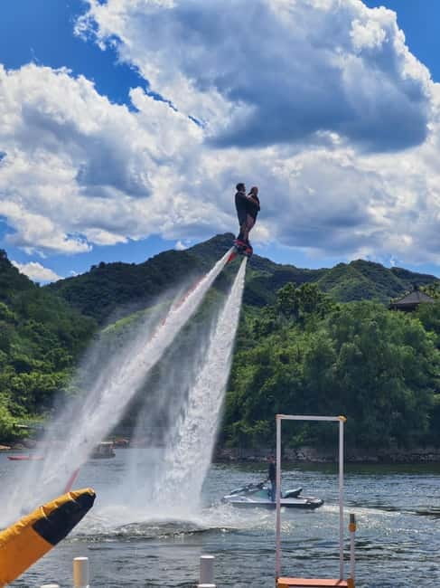 Water-Great Wall Odyssey: Hike & Cruise One Day Tour - The guides make the day easier
